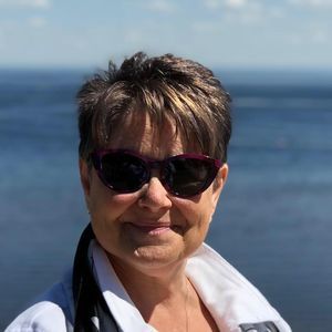 Meet your Posher, Dominique suzanne